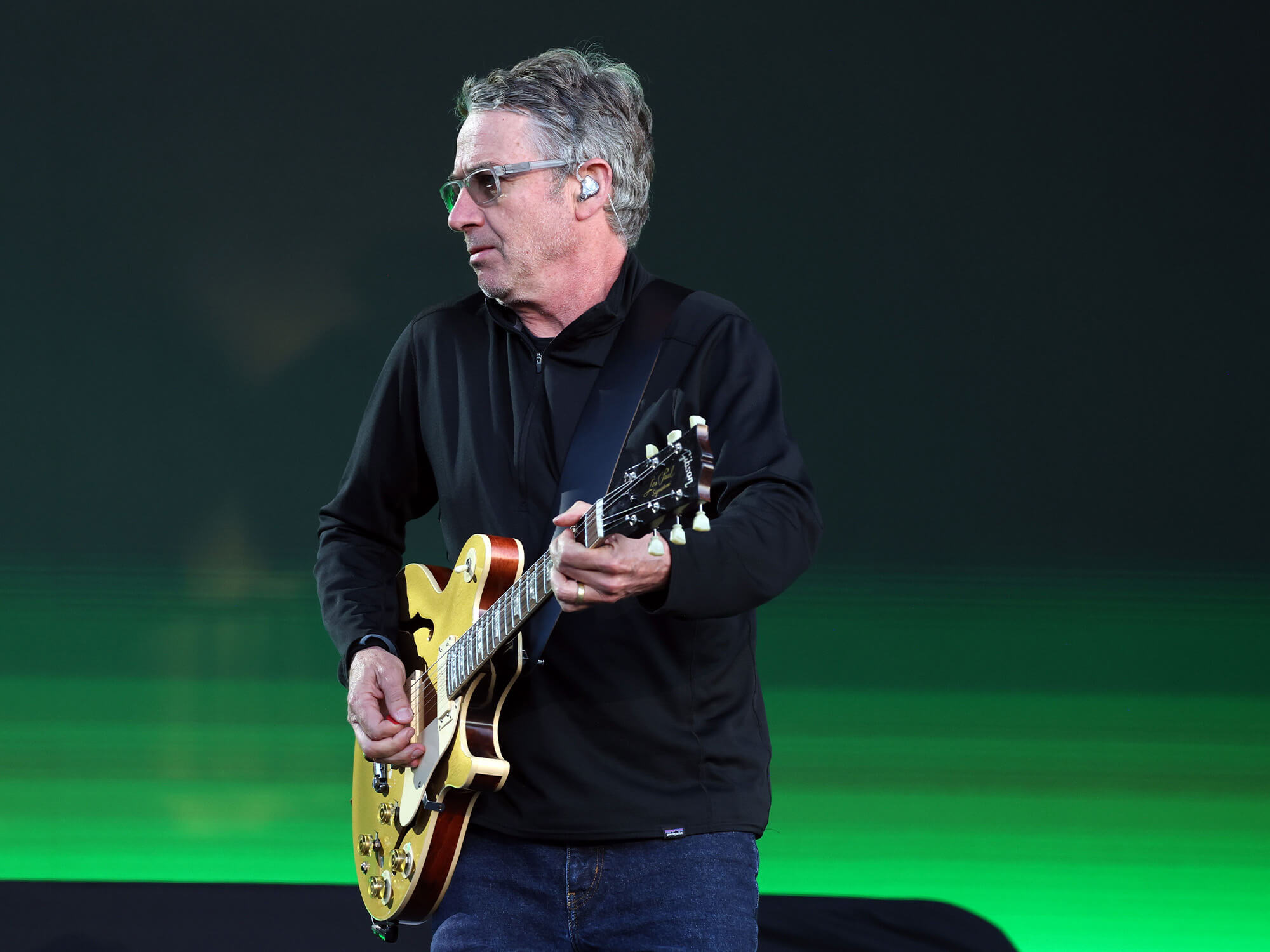 Stone Gossard Mengatakan Bahwa Ia Tak Memiliki Hubungan Dengan Skena Grunge