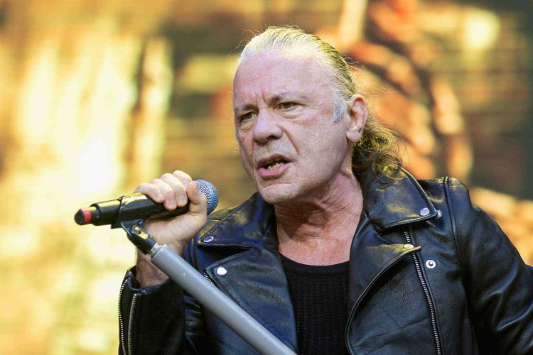 Sentuhan Klasik Sang Legenda Metal: Bruce Dickinson Rilis Video Musik ‘Tears Of The Dragon’ Versi Orkestra
